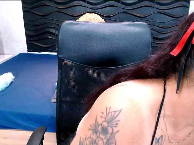 LauraRiley webcam