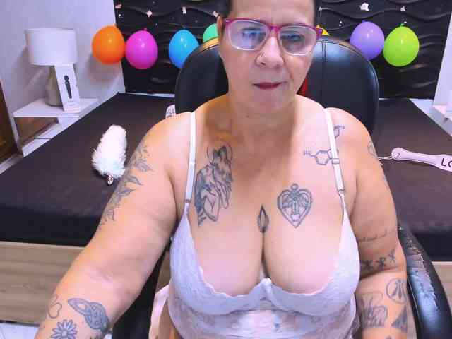 LauraRiley webcam
