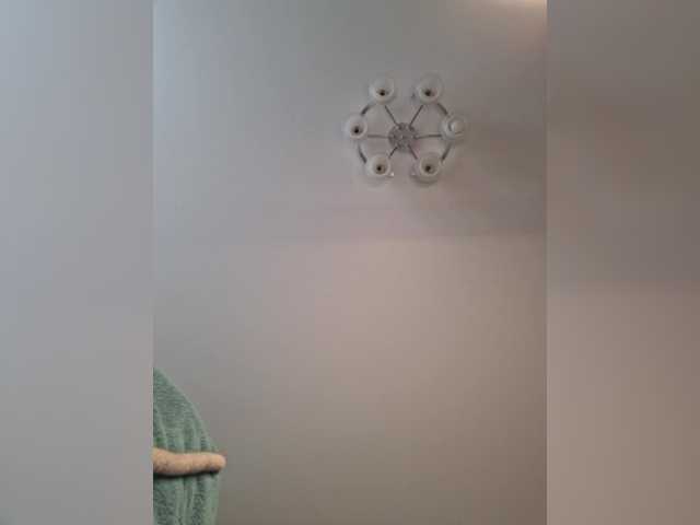 YoungMilf's BongaCams show and profile