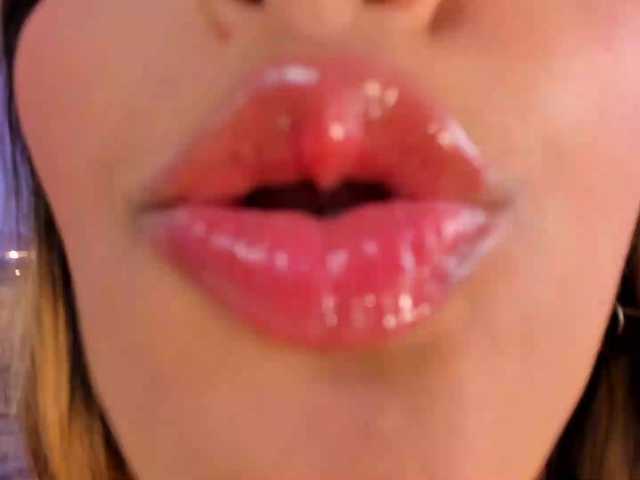  MelissaMoore chat room