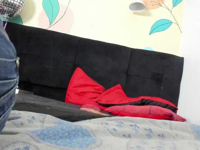 AlondraZaens's BongaCams show and profile