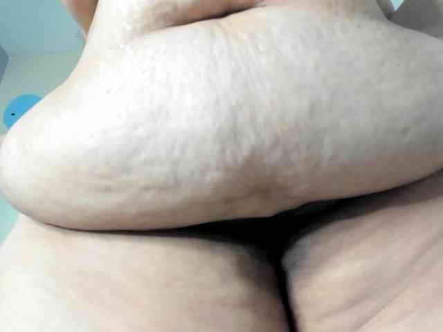 AlondraZaens webcam