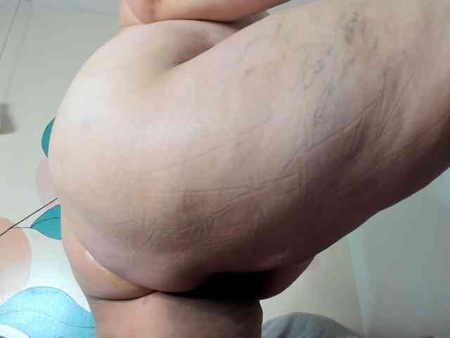 AlondraZaens webcam