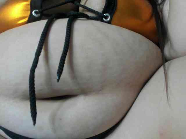 AlondraZaens webcam