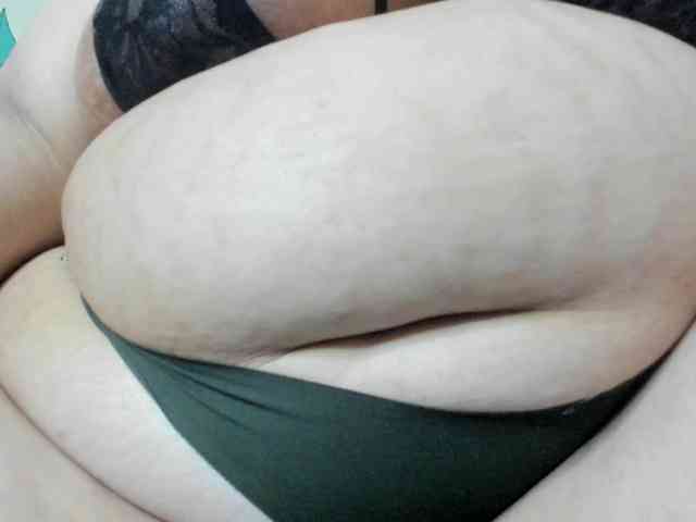 AlondraZaens webcam