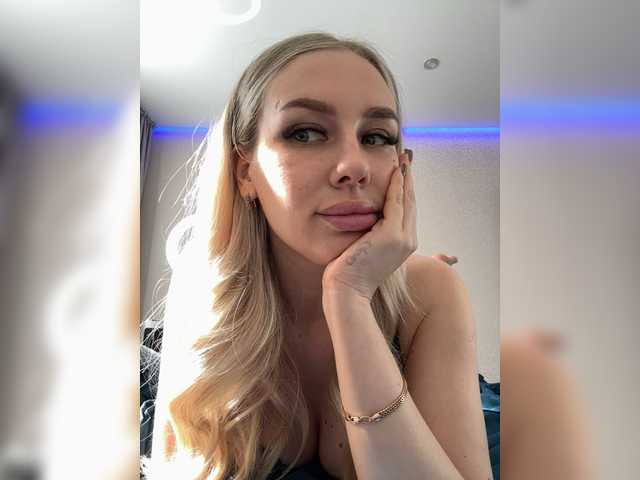 Lovensesgirl live cam