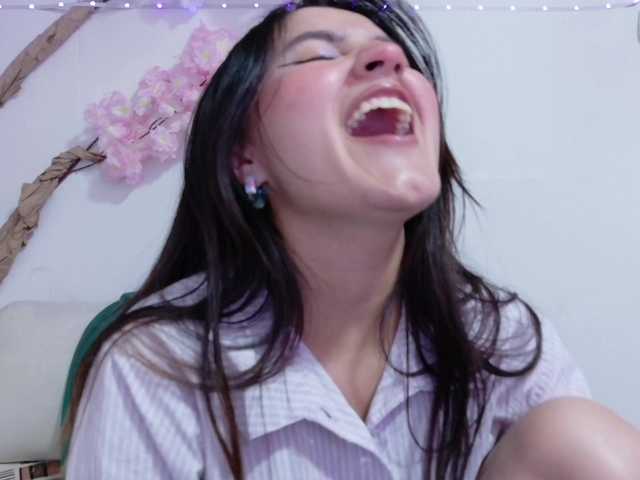 Perla-Teen's BongaCams show and profile