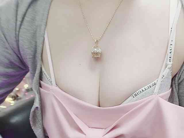 twhanhan Live Webcam on BongaCams