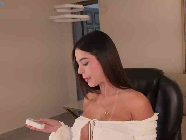AbellaCroft Live Webcam on BongaCams