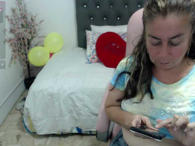 Evil-neighbor's BongaCams show and profile