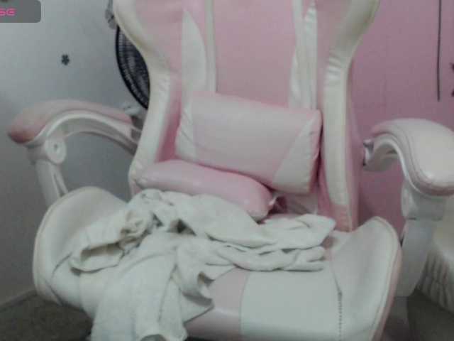 Evil-neighbor's BongaCams show and profile