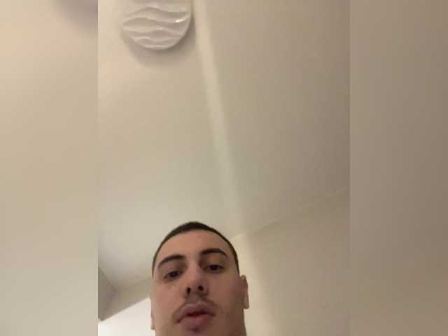 go to chat with Dream022