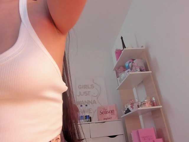 TinyRouse's BongaCams show and profile