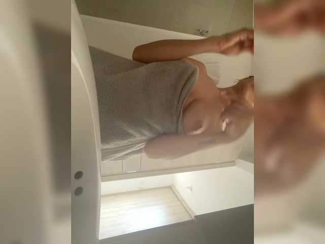 TinyRouse's BongaCams show and profile