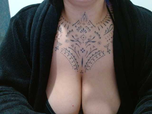 Lilithfire's BongaCams show and profile