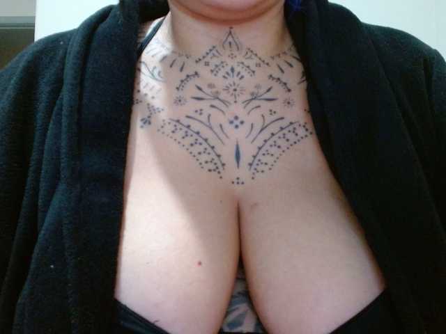 Lilithfire's BongaCams show and profile