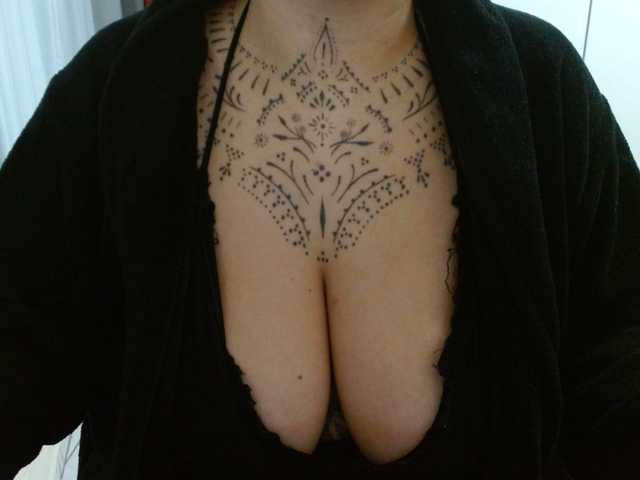 Lilithfire's BongaCams show and profile