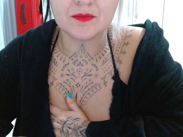 Lilithfire's BongaCams show and profile