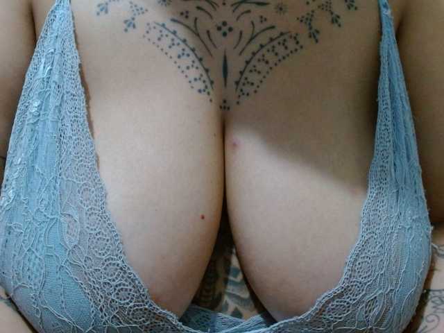 Lilithfire's BongaCams show and profile