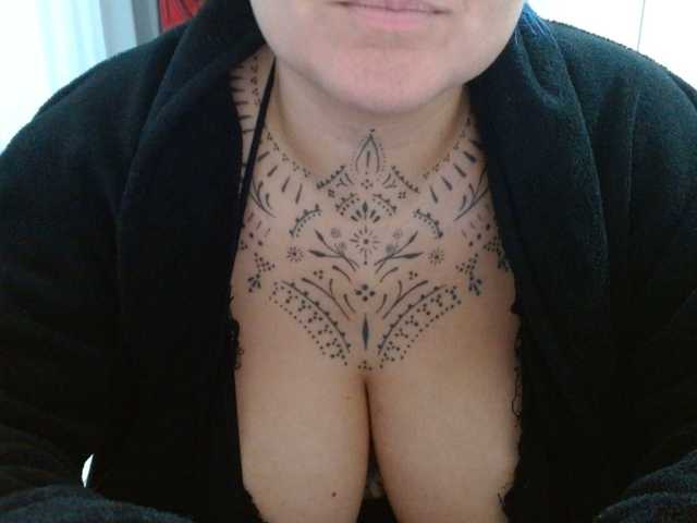 Lilithfire's BongaCams show and profile