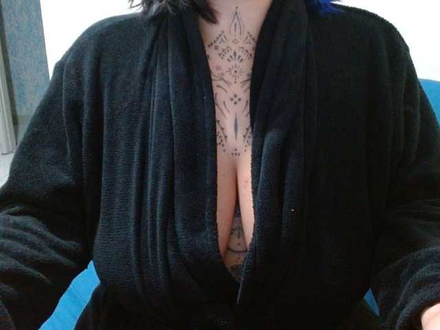 Lilithfire's BongaCams show and profile