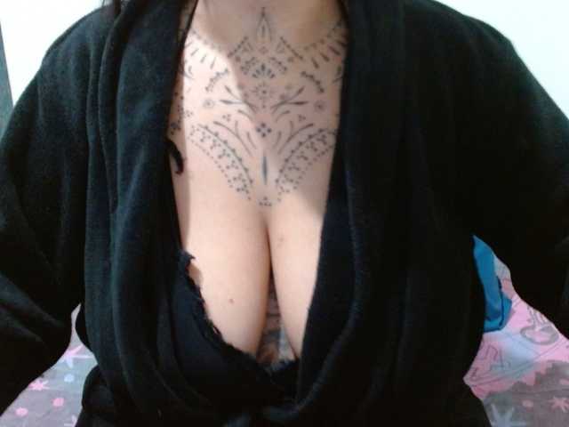 Lilithfire's BongaCams show and profile