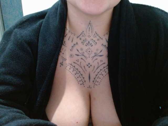 Lilithfire's BongaCams show and profile