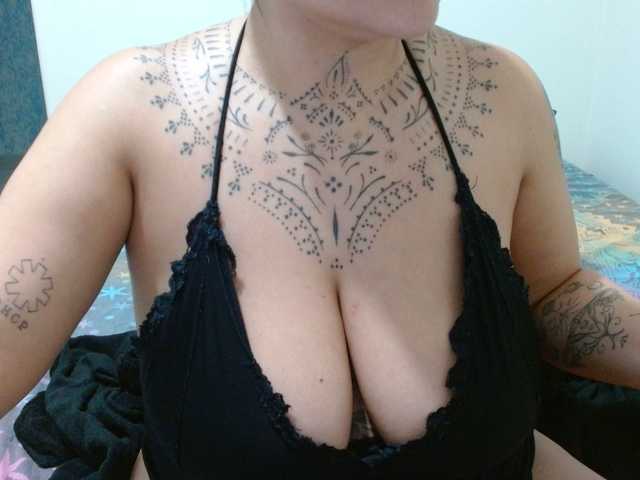 Lilithfire's BongaCams show and profile