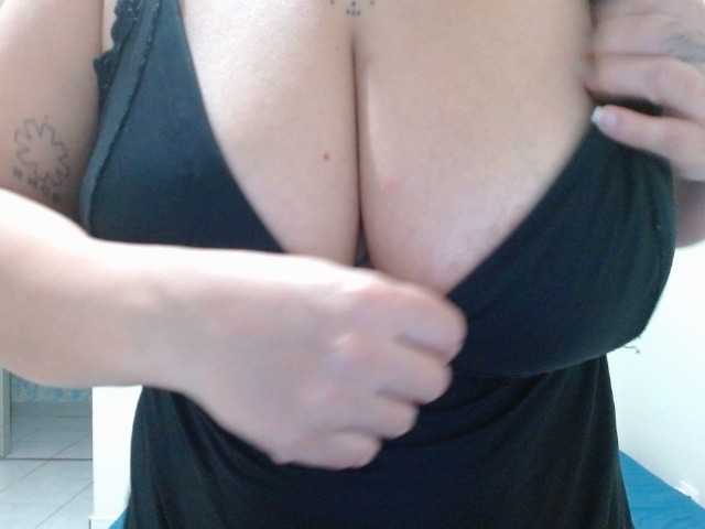 Lilithfire's BongaCams show and profile