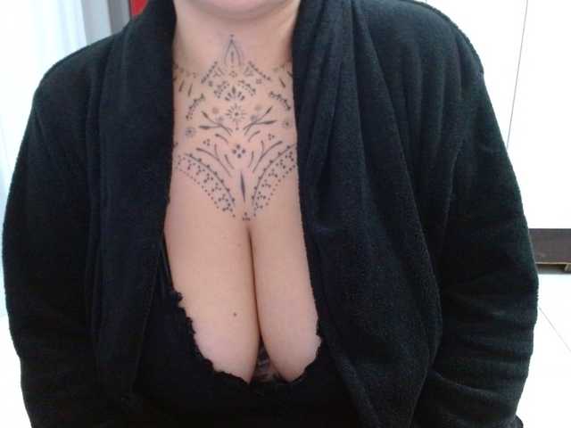 Lilithfire's BongaCams show and profile