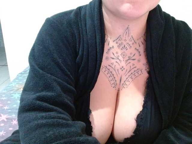 Lilithfire's BongaCams show and profile