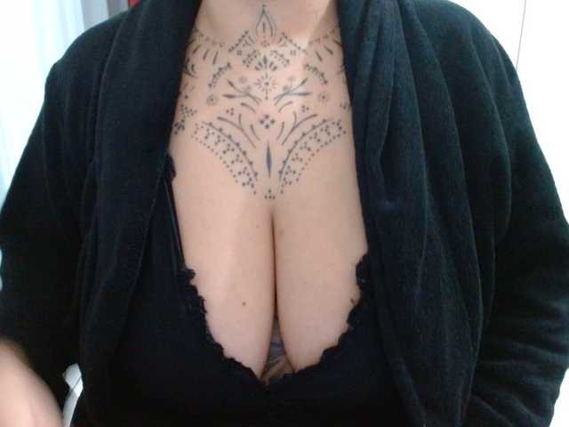 Lilithfire's BongaCams show and profile