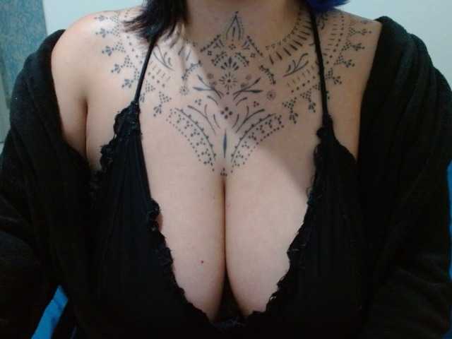 Lilithfire's BongaCams show and profile