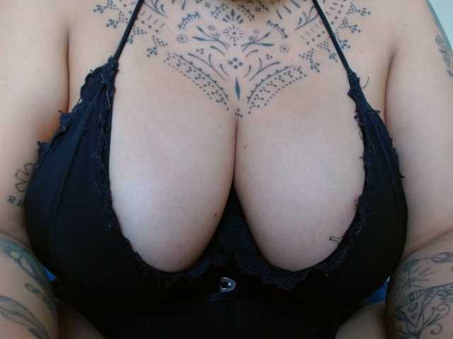 Lilithfire's BongaCams show and profile