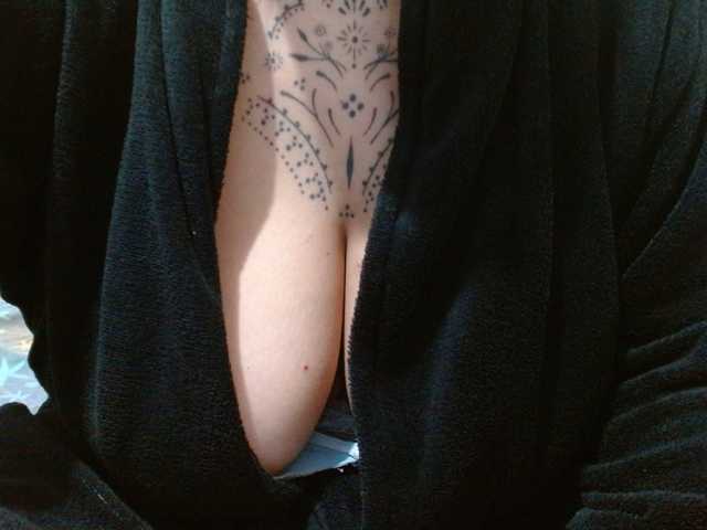 Lilithfire's BongaCams show and profile