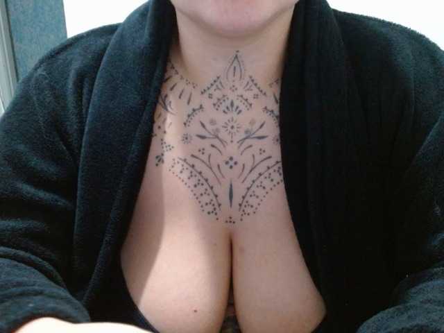 Lilithfire's BongaCams show and profile