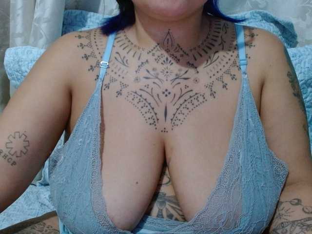 Lilithfire's BongaCams show and profile