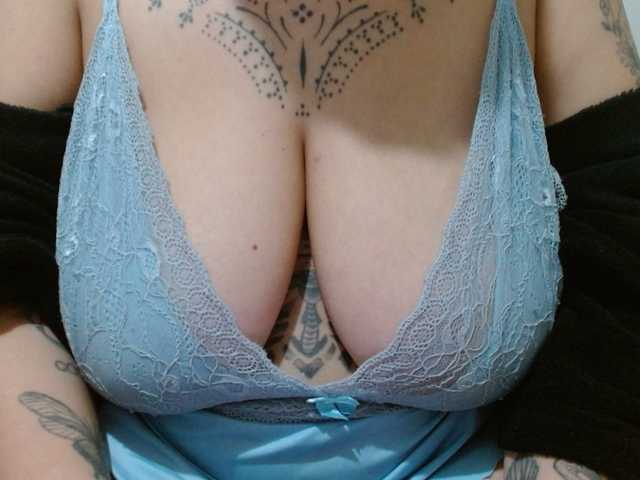 Lilithfire's BongaCams show and profile