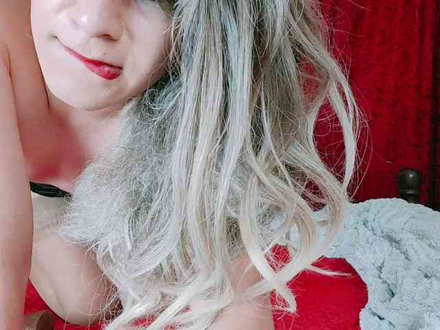 Launzzy Live Webcam on BongaCams