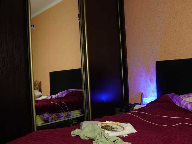 BlueCherry's BongaCams show and profile