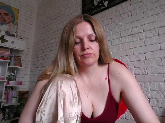 AngelAlone live cam profile