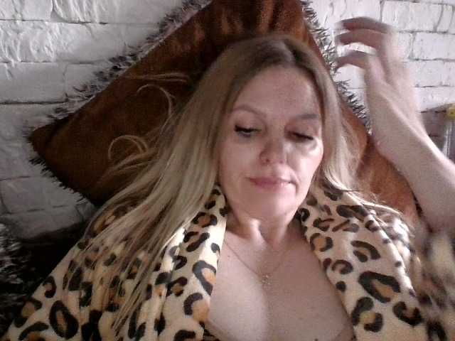 AngelAlone's BongaCams show and profile