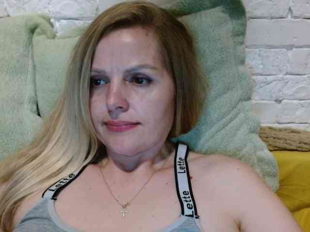 AngelAlone Live Webcam on BongaCams