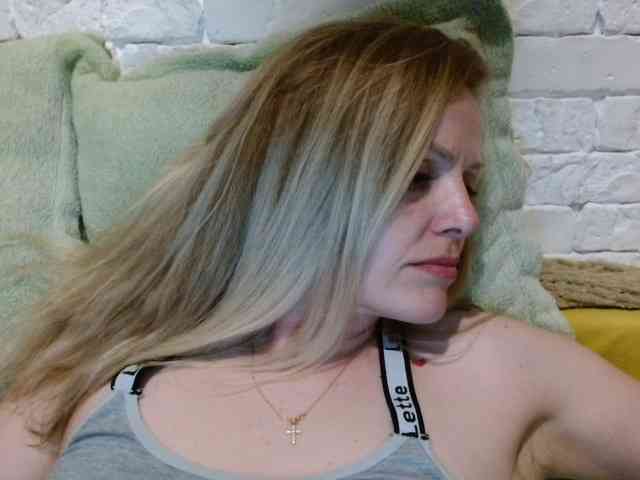 AngelAlone Live Webcam on BongaCams