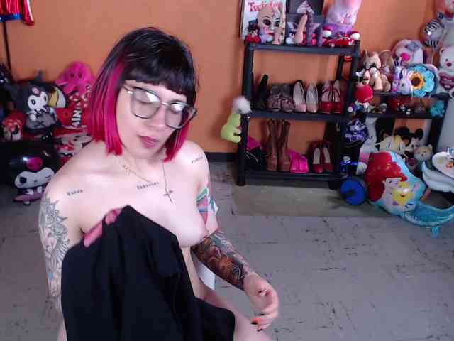 MissMia webcam