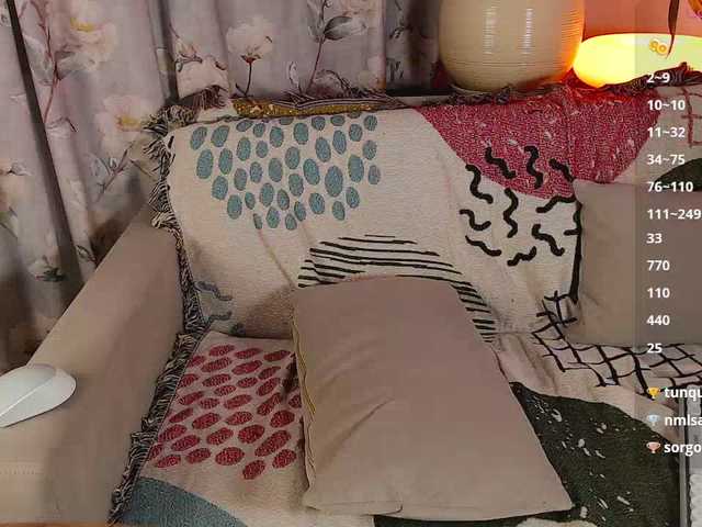 Robin-02's BongaCams show and profile