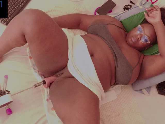 le modèle jhoxy-m est en webcam porno dans un show sur le site bongacams, il possède les tags suivants: Ebony,Brunette,Trimmed