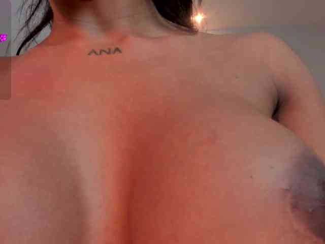 naked livechat LindseyCox