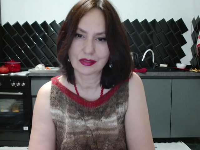 le modèle ANGELALADI est en webcam porno dans un show sur le site bongacams, il possède les tags suivants: White/Caucasian,Brunette,Hairy