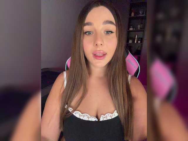 BloomJuliette's BongaCams show and profile